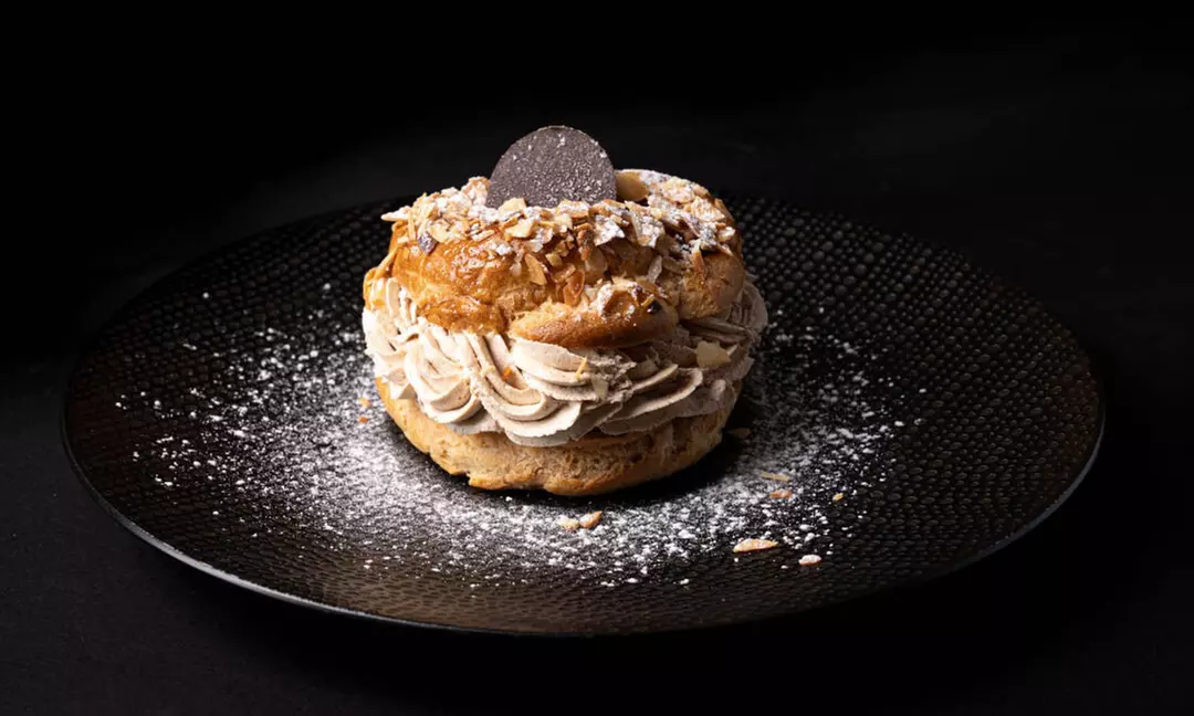 Menu authentique en 4 services au restaurant Le Moulin de la Sambuc