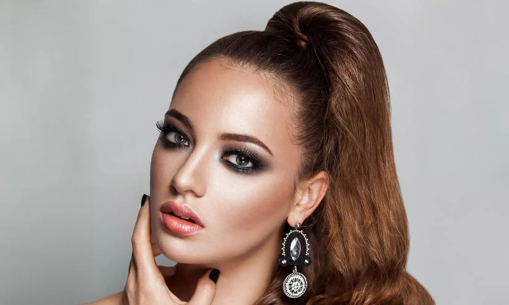 Damen-Haarschnitt, optional mit (Ansatz-)Farbe, Maske und Föhnen