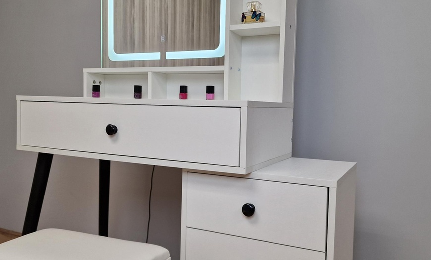 Image 4: Kosy Koala Vanity Set with LED Mirror