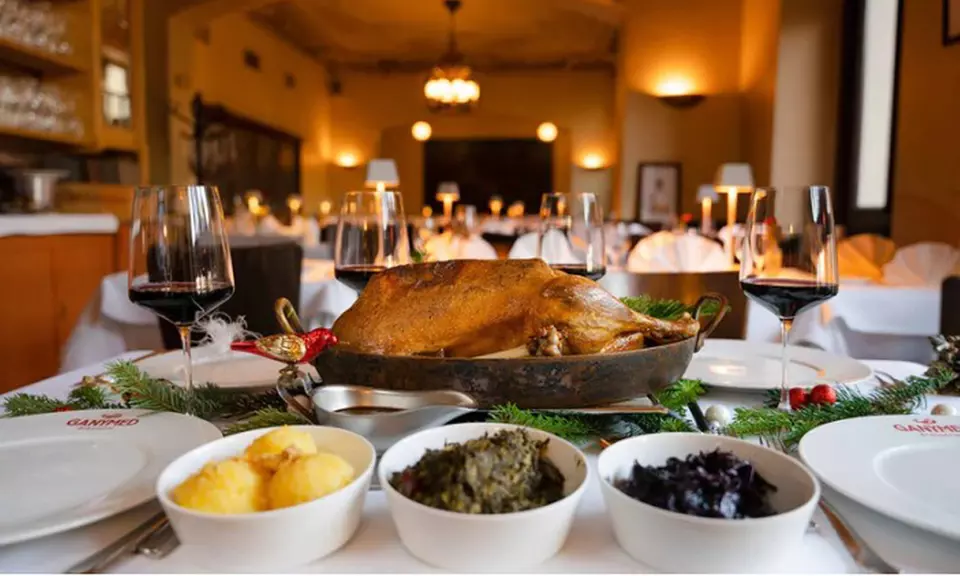 Gänsebraten mit Beilagen inkl. 1 Flasche Rotwein für 4 Personen zum Abholen oder Liefern (bis zu  29% sparen) - Image 4