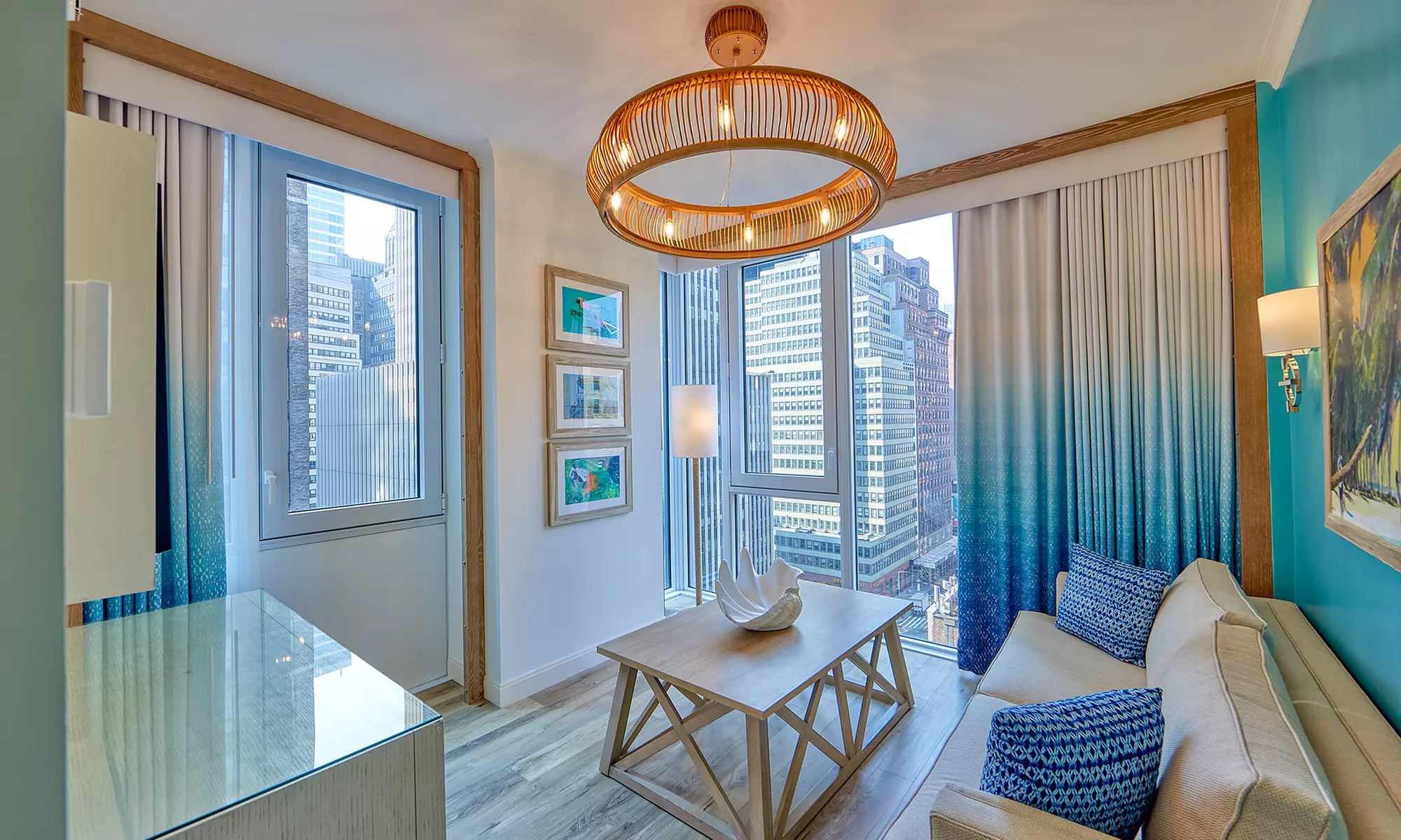 Resort in Midtown Manhattan with Rooftop Pool