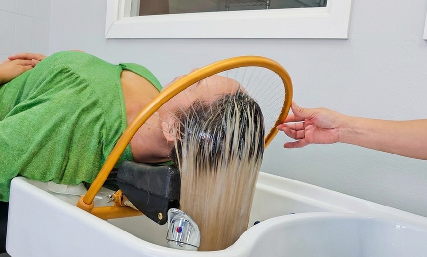 Image 2: Deluxe or Luxury Head Spa w/Optional Aromatherapy or Keratin Treatment