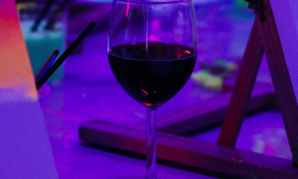 Cuadro Neon o Tote Bag con taller de 2h y vino ilimitado