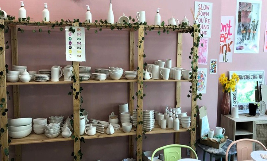 Image 9: Taller de pintura de cerámica para 1 o 2 con bebida 