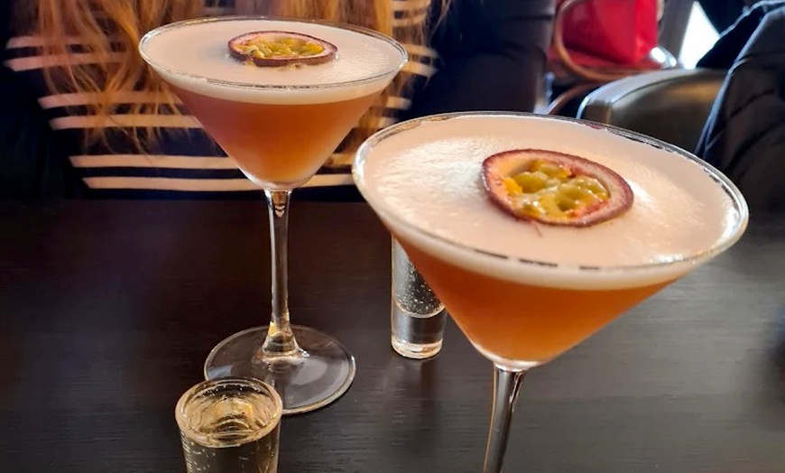 Image 3: Savor a Traditional Roast With a Cocktail/Wine/Beer or Soft Drink