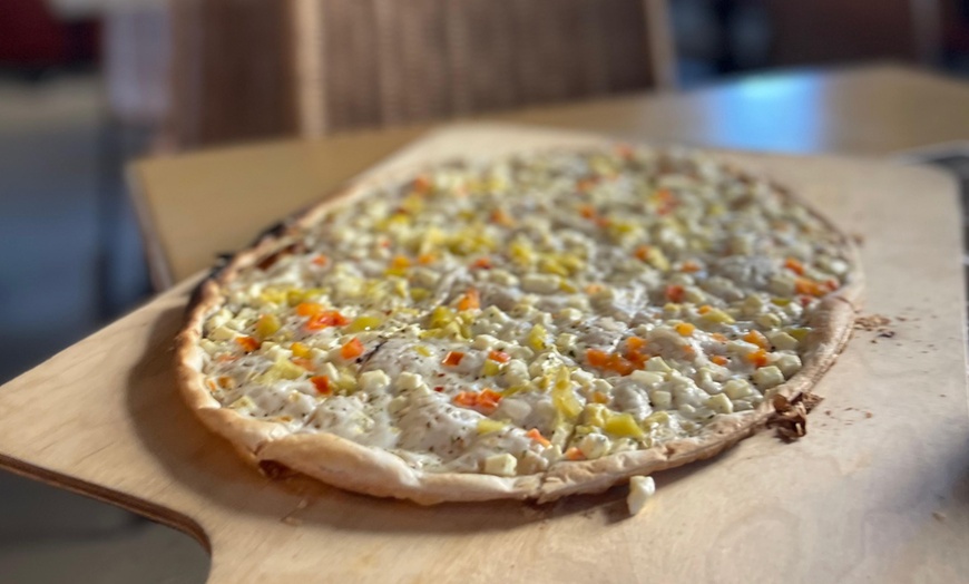 Image 2: Herzhafter Genuss: Flammkuchen od. Manti + Softdrink für 2 od. 4 Pers.