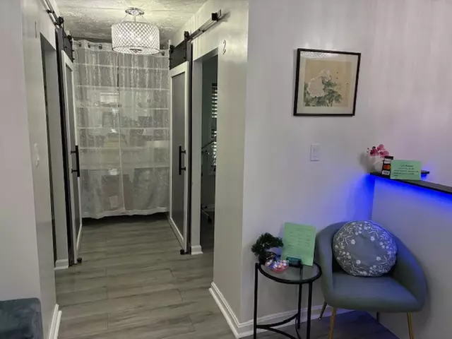 Glow up! Choose from a Variety of Facial & Massage Combo Packages!