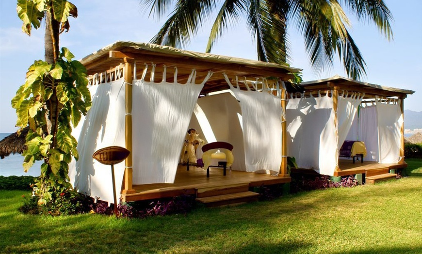 Image 8: ✈ 4-Night All-inclusive Puerto Vallarta Vacation