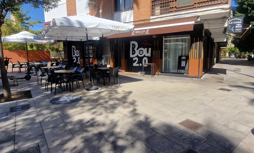 Image 6: Menú para 2 o 4 con entrante, principal, postre y botella de vino