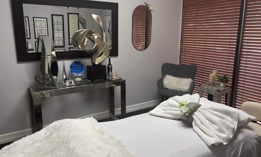 Image 3: 60-, or 90-Min Sports/Deep Tissue Massage + Stretching + Hot Stones