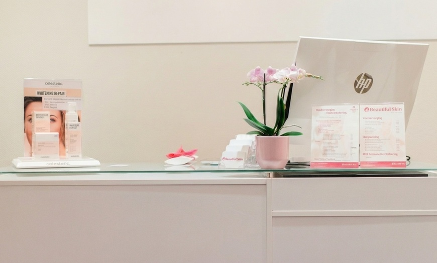 Image 7: Gezichtsbehandeling of huidverbetering naar keuze