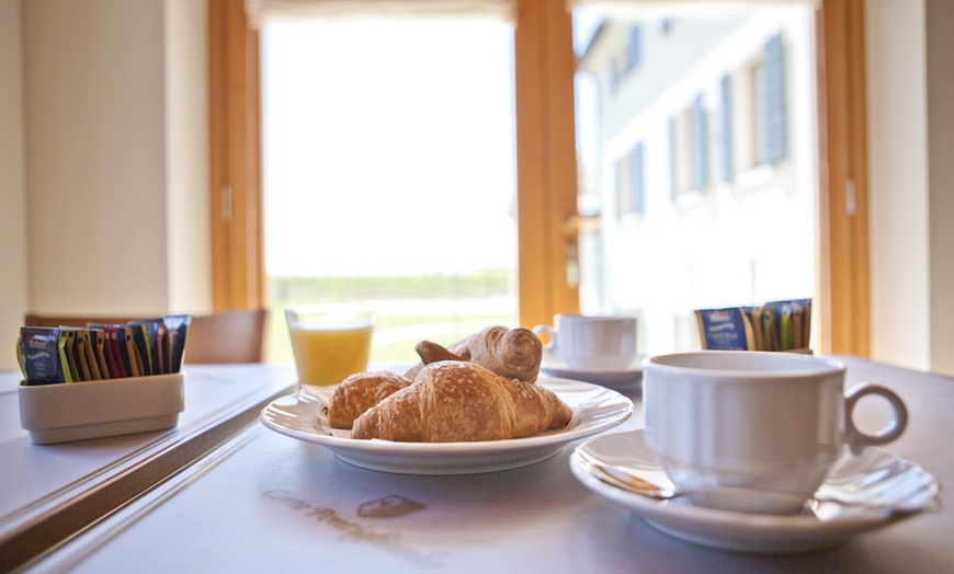 Image 15: Colà di Lazise: camera doppia con colazione e Parco Termale Garda