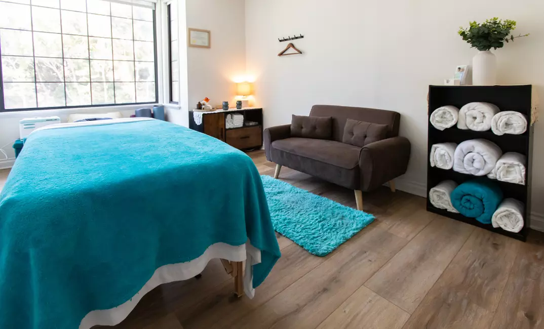 60 or 90 Minute Deep Tissue Massages + Hot towels