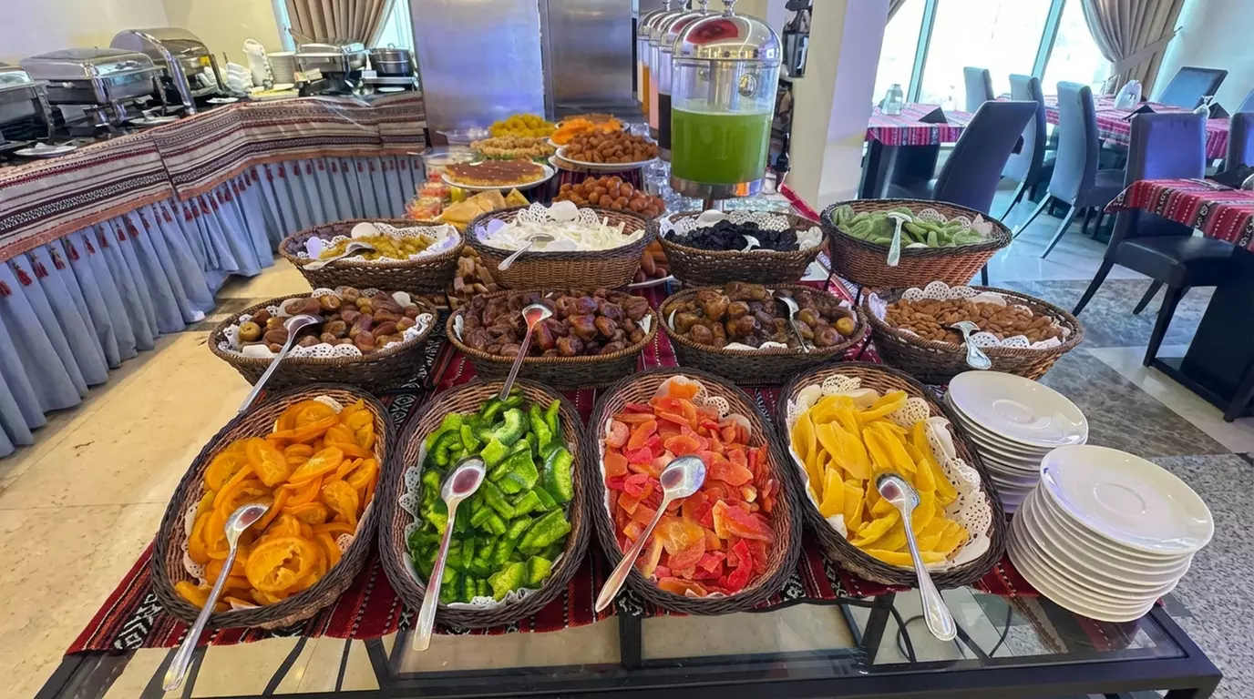 4* Iftar buffet with Bottomless Ramadan Drinks For a Child or 4 Adults