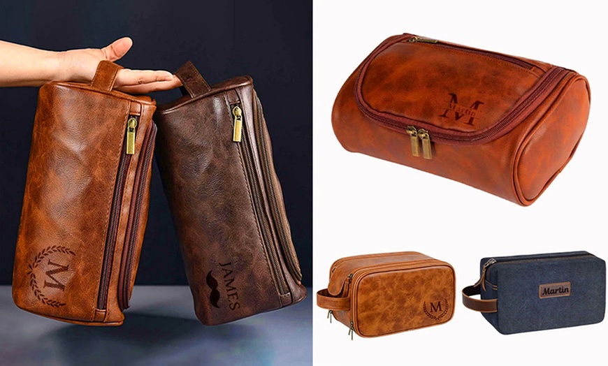 Image 6: Voyagez avec style grâce à une trousse de toilette personnalisée