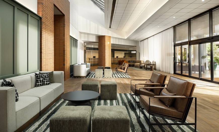 Image 2: Member Pricing: 4* Hotel Near Venice Beach With Shuttle, Pool 
