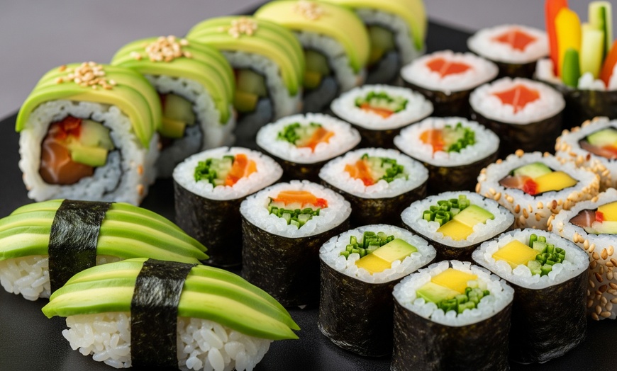 Image 3: Klassische oder vegane Sushi-Platte
