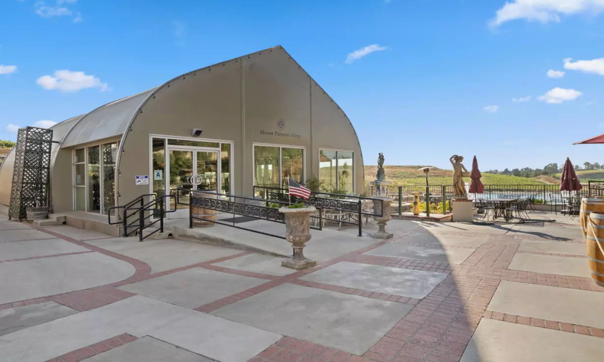 Brunch for 2,4,or 6: Brunch Entrees & Cocktails/$75/$150 Dining Credit