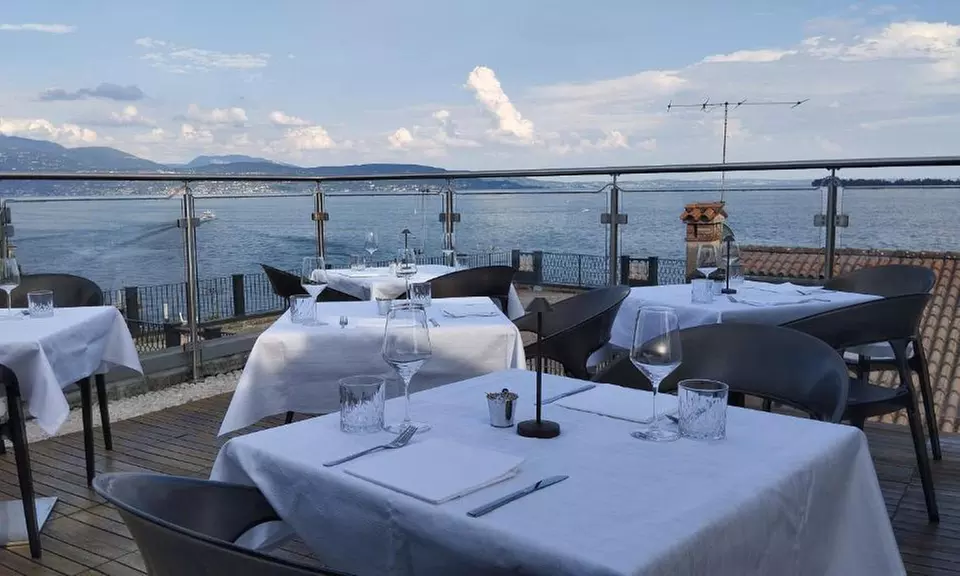 Gardone Riviera: camera Superior con colazione o mezza pensione e Spa