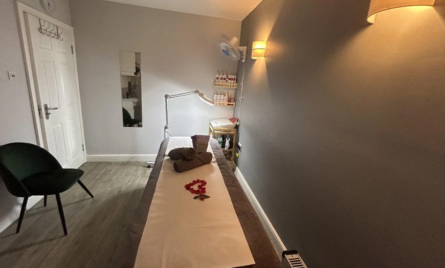 Image 2: Transform Your Skin with One 45-Minute Microneedling Session