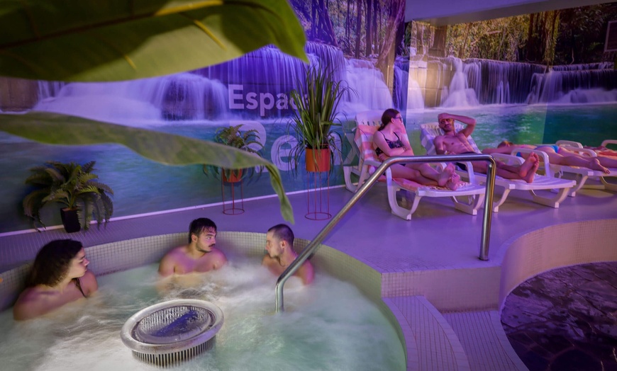 Image 2: Le Point d’Eau : toboggans, bulles et relax à La Louvière