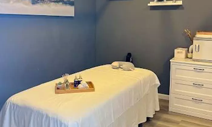60/90-Min Relaxation Massage w/  or w/o  Aromatherapy or Deep Tissue 