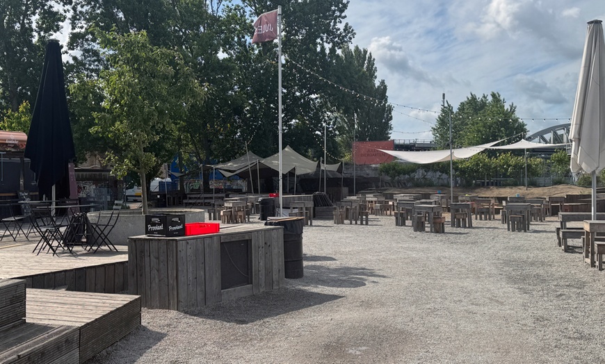 Image 7: Beef oder vegetarischer Burger inkl. Pommes für 1, 2 oder 4 Personen 