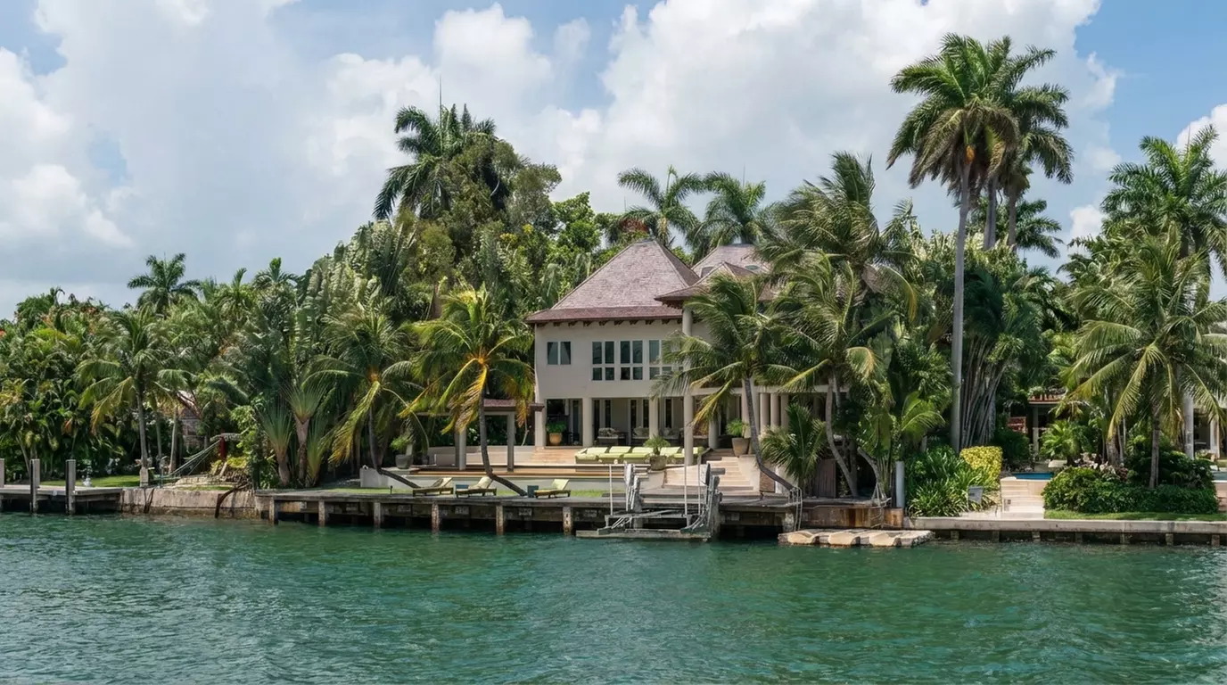 Miami Skyline & Celebrity Mansion Boat Tour – Biscayne Bay