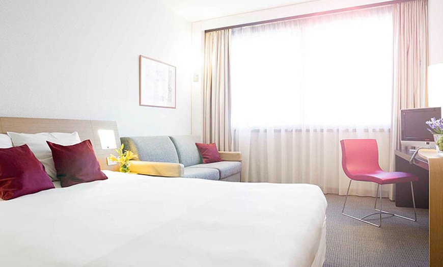 Image 10: Genova 4*: 1 o 2 notti con colazione, Acquario e Biosfera