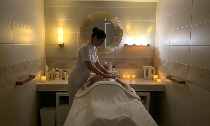 Image 2: Modelage pieds, bougie, relaxant ou sportif avec Body Perfection