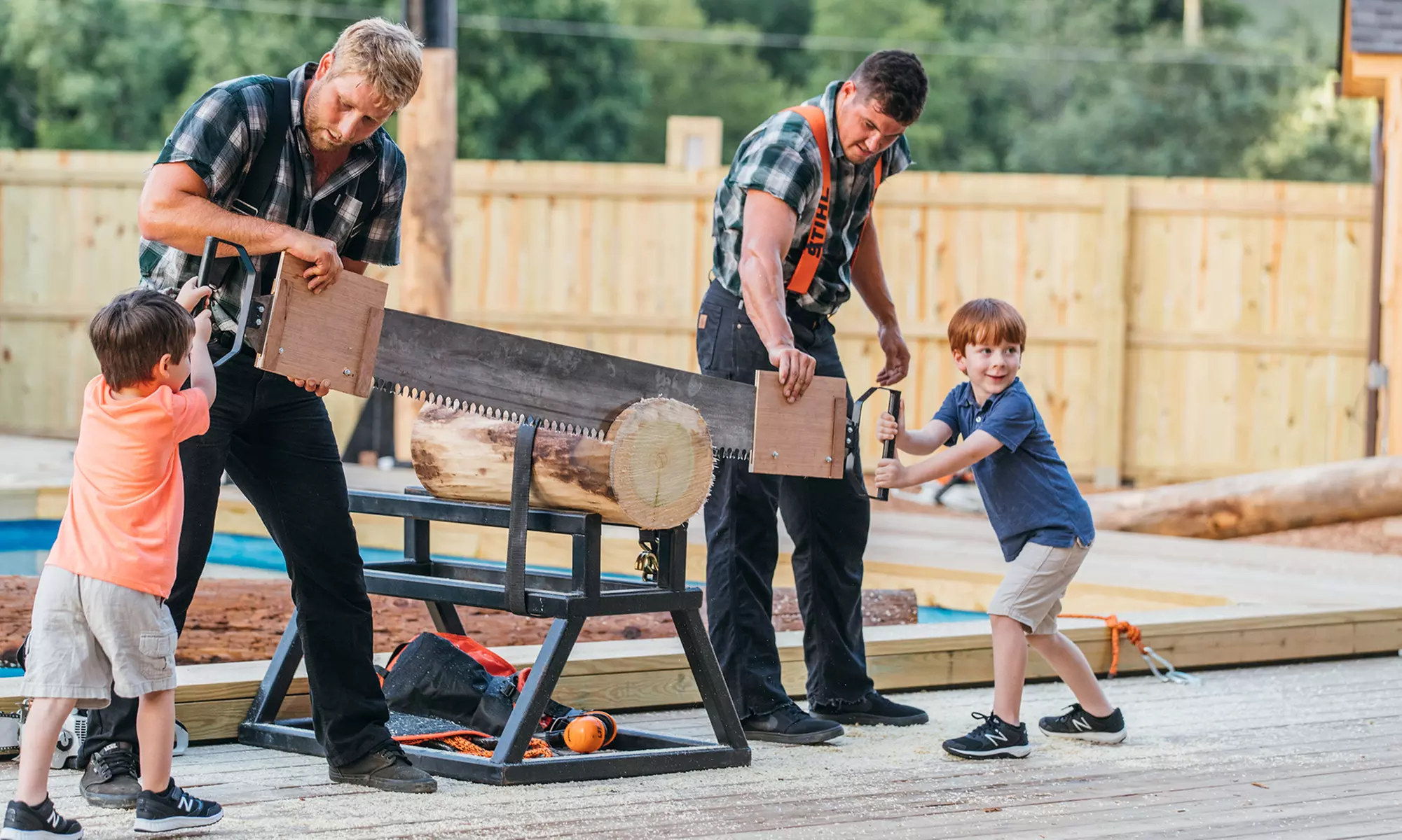 Lumberjack Feud Show & All-You-Can-Eat Southern Supper – Pigeon Forge