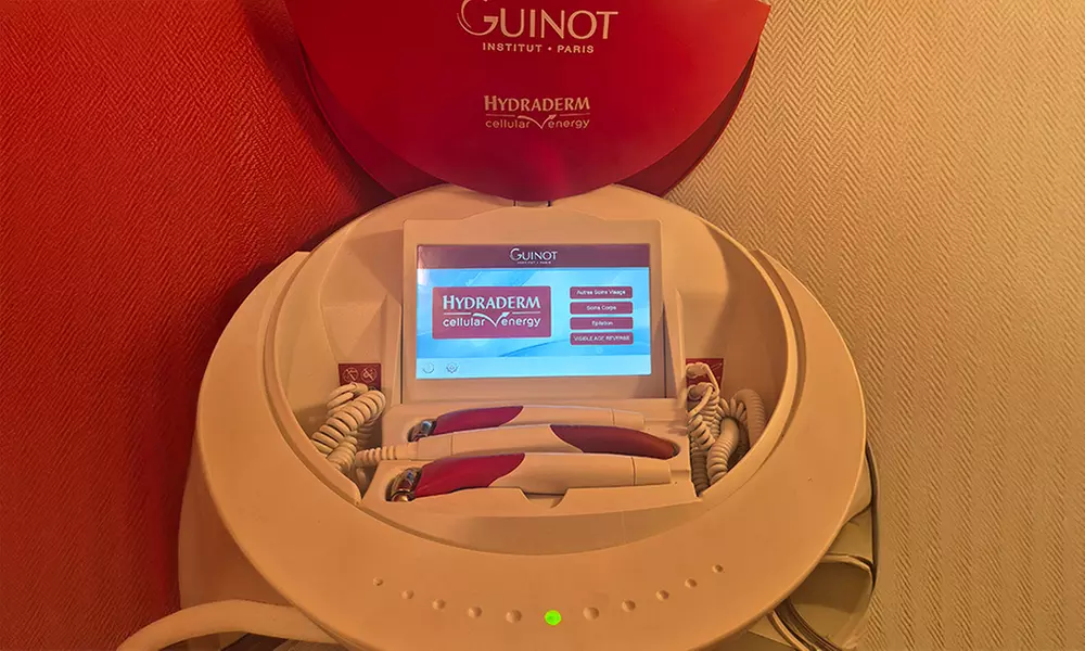 "Eye Lift" ou "Hydradermie Lift" Guinot : soins du visage à Coubron