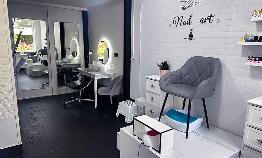 Image 16: Pestañas y cejas definidas con lifting, tinte o laminado