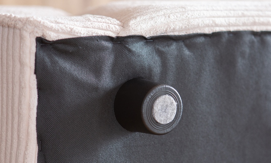 Image 9: Canapé modulable 3 ou 4 places avec pouf en velours côtelé de Kocoon