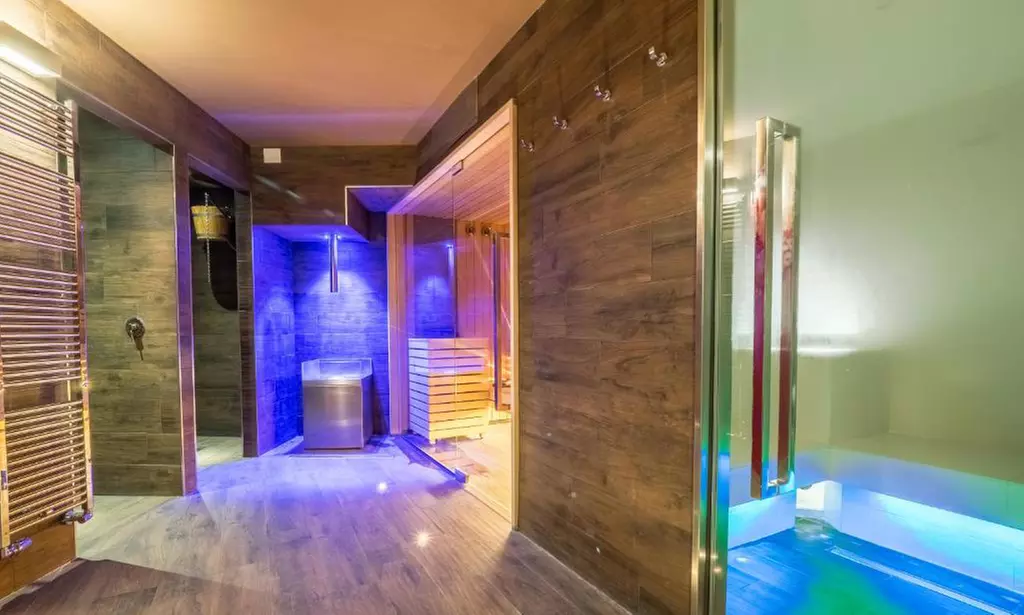 Siena 4*: camera Classic con colazione o mezza pensione, Spa e drink