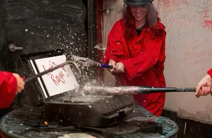 Rage Release & Paint Sessions – Unleash Your Creativity & Stress