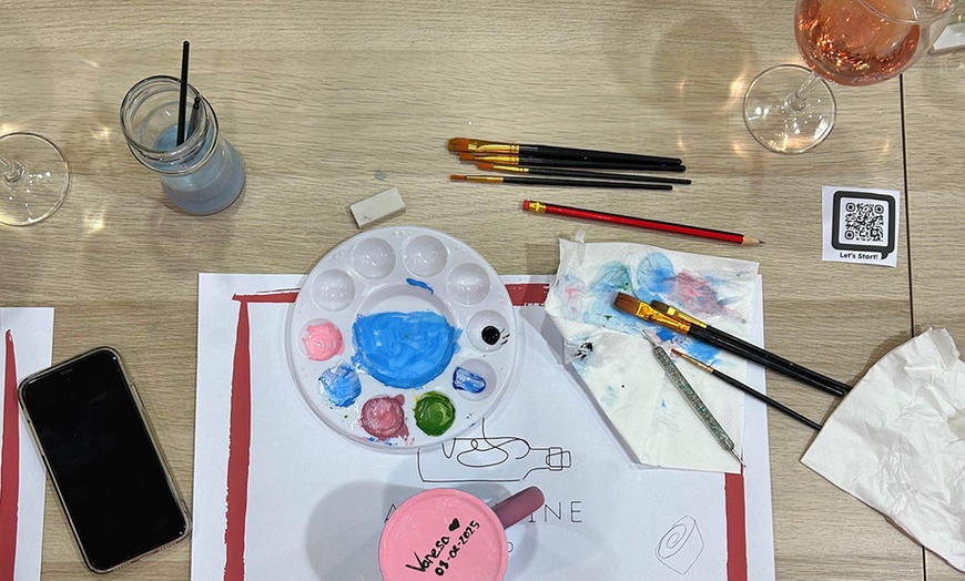 Image 19: Taller de pintura en cerámica o velas con barra de libre de vino