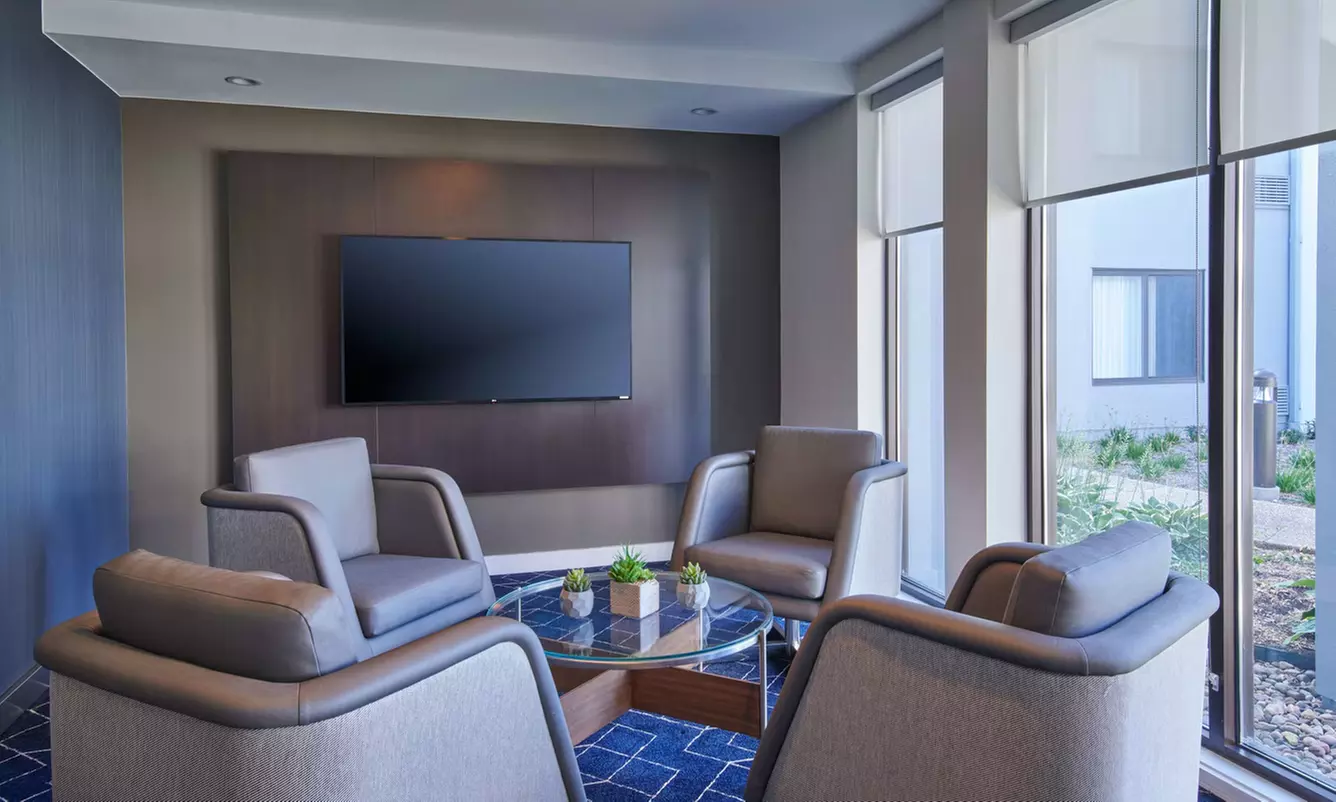 Relax in Comfort Just Minutes from Chicago's Famed Music Venue