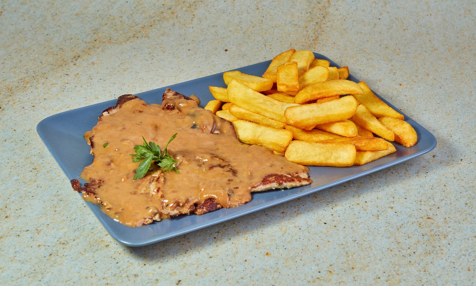 Menú para 2 o 4 personas con entrantes, principales, postres y bebida