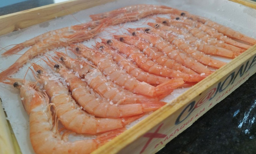 Image 10: Menú andaluz con entrantes, principales y bebidas