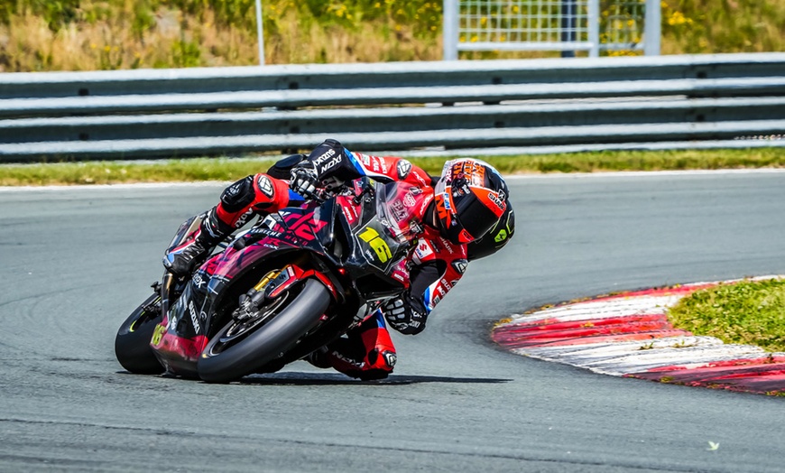 Image 9: Vitesse et sensations fortes garanties : baptême en moto de 3 tours