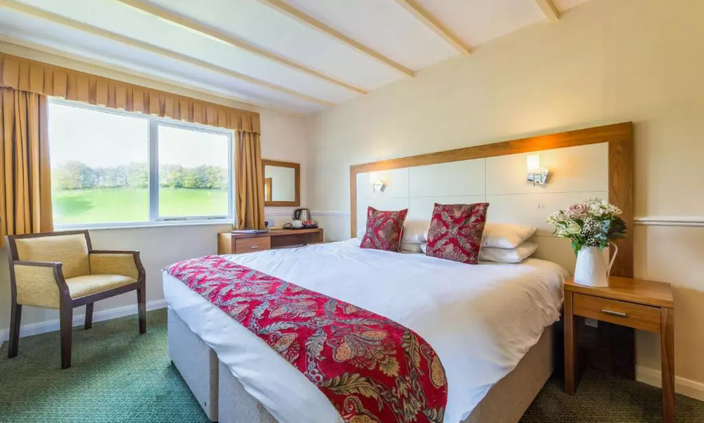 Cumbria: Double Room with Breakfast and Prosecco