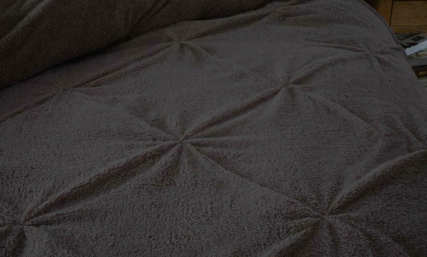 Image 11: Gaveno Cavailia Teddy Chiswick Duvet Cover Set or Teddy Fitted Sheets