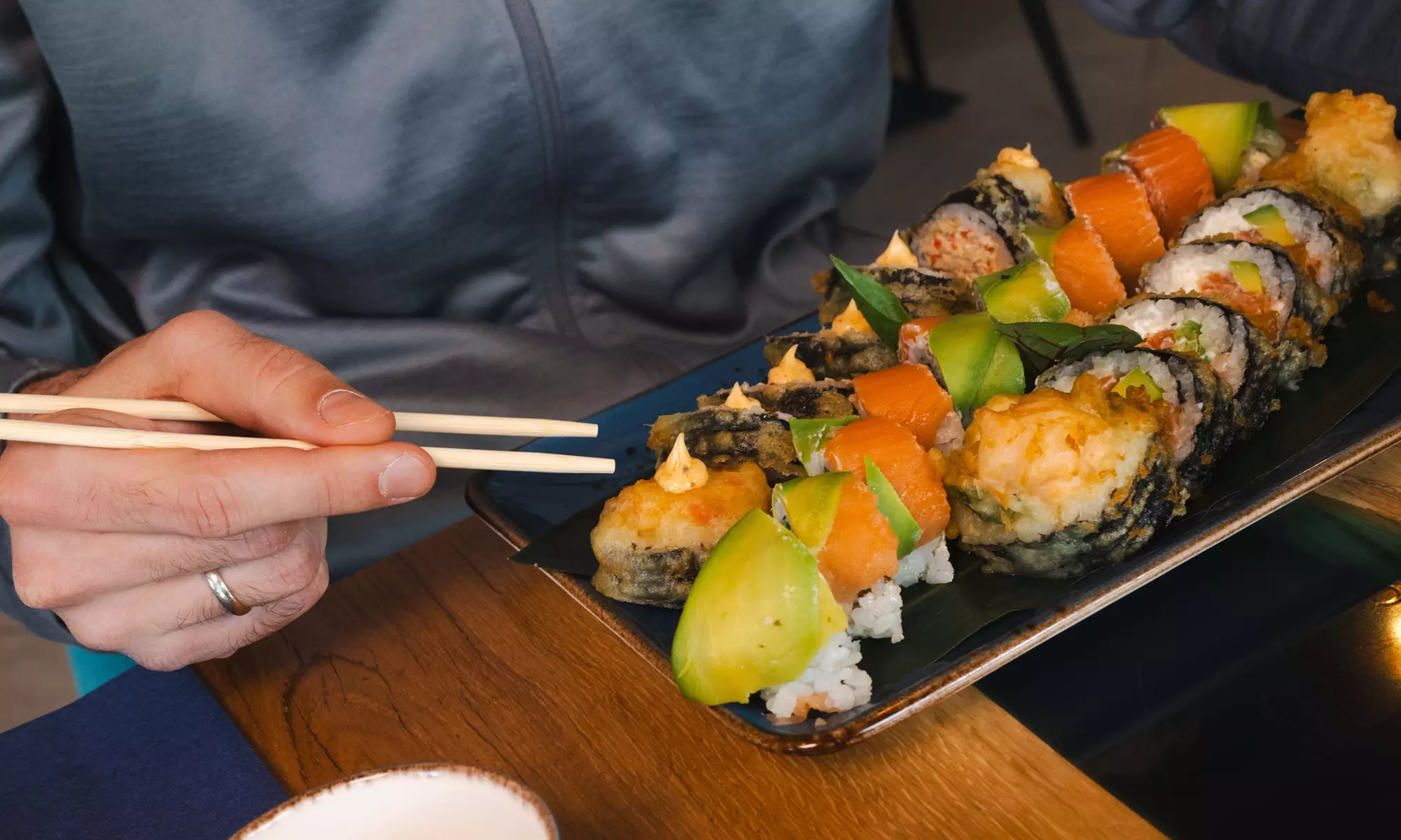 Catering sushi na twoją imprezę: 300-1000 sztuk od Ikeda Sushi