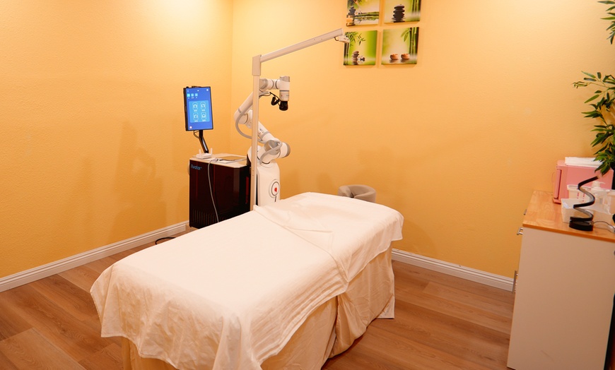 Image 2: 90-Min AI + Hands-On Combo: 60-Min AI ''Fire & Ice'' + 30-Min Massage