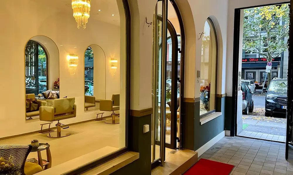 1 oder 2x Waschen, Schneiden & Föhnen, opt. inklusive Ansatzfarbe