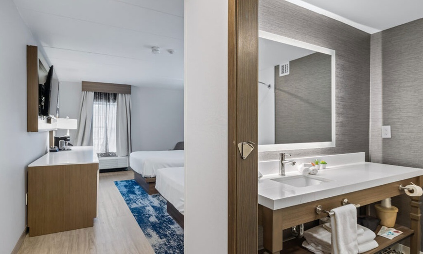 Image 5: Stay at the heart of Historic Plymouth w/ $25 Spa Credit