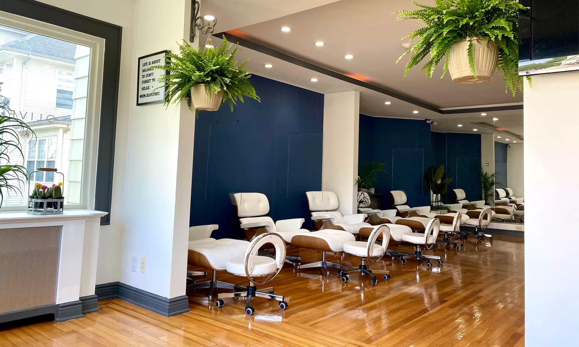 90-Min Full Body, Foot, Head & Neck Massage w/ Aroma Oil & Hot Stones