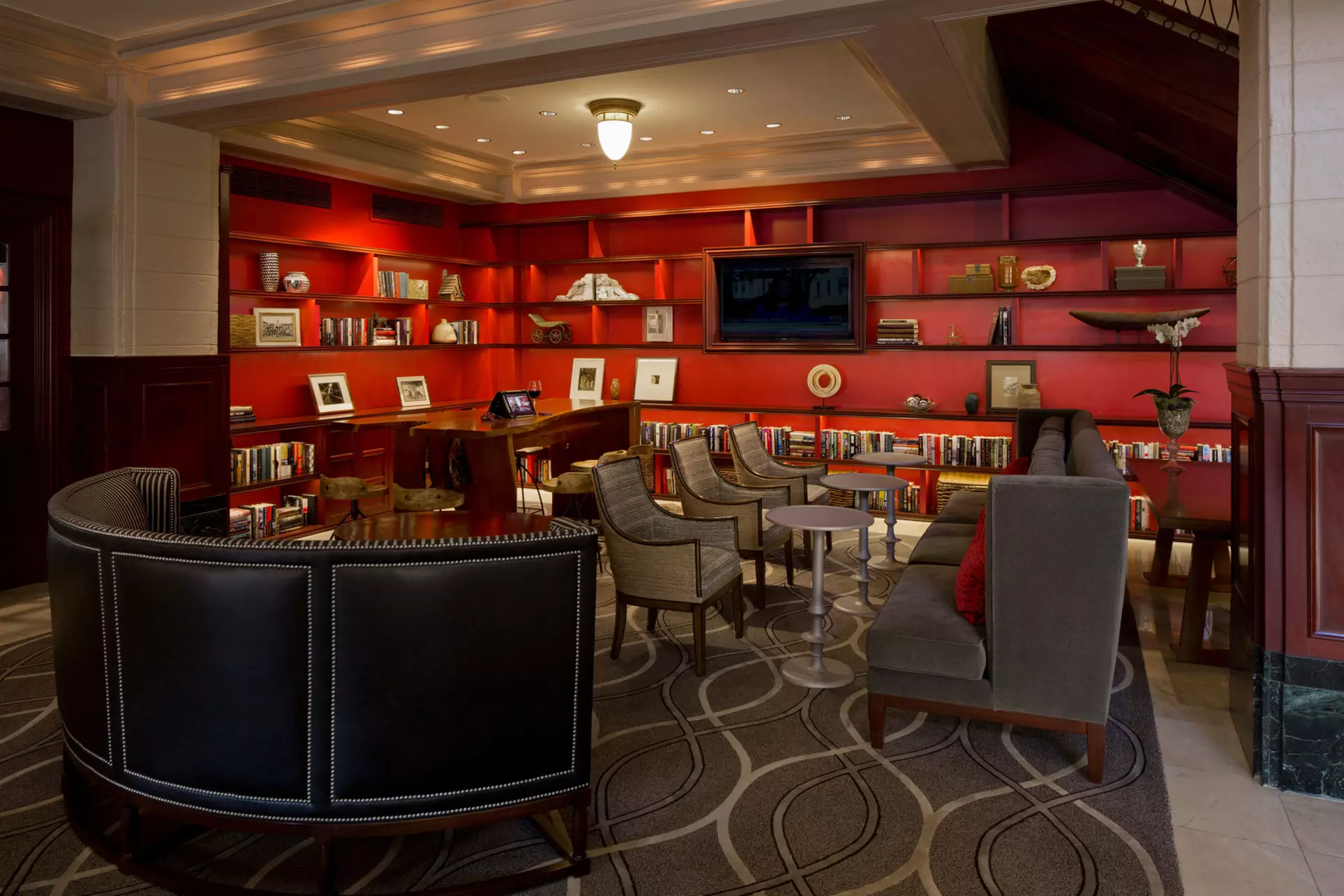 Stay in Austin, TX with Elegant Charm & Prime Downtown Location