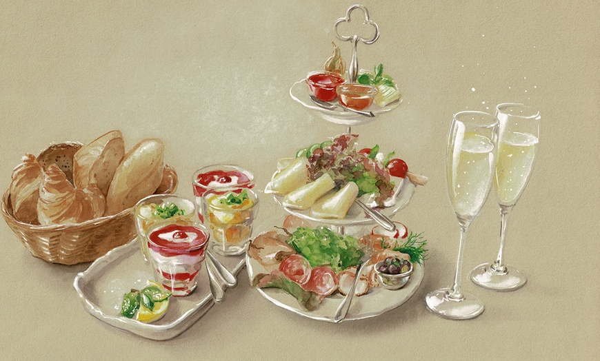 Image 7: Elegantes Champagner Frühstück mit Etagere für 2 oder 4 Personen